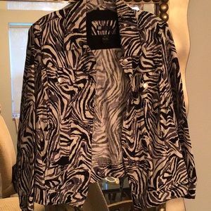 Light weight jacket. Perfect with tee under